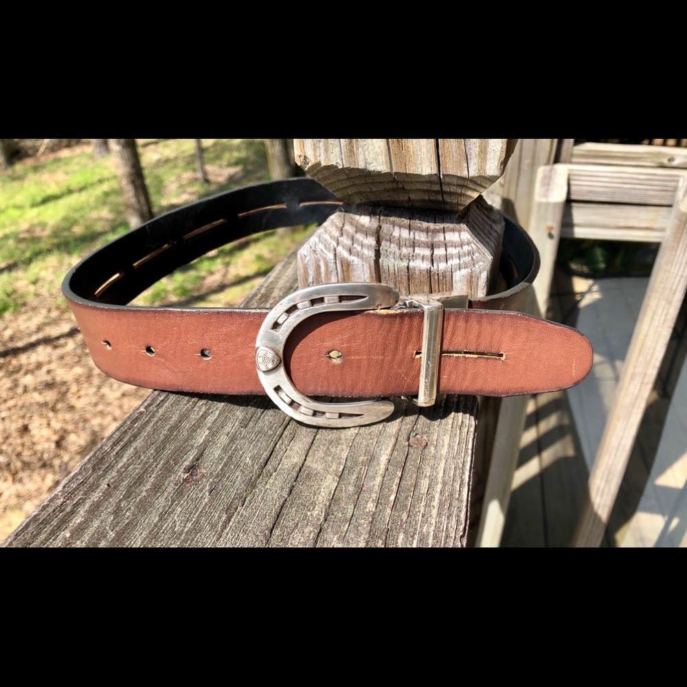 Ariat women’s reversible belt size 28